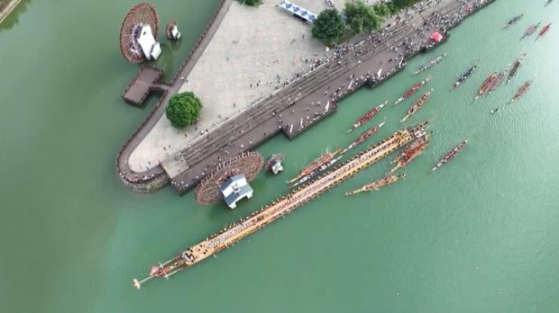 中国でとても大きいドラゴンボートがでました