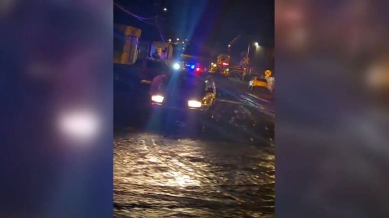 アリゾナ州で大雨と洪水、4人が死亡　行方不明者も