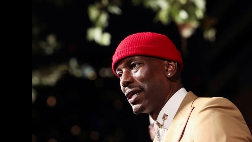 アメリカの俳優、タイリース・ギブソンさんの大きい犬が小さい犬をかみました