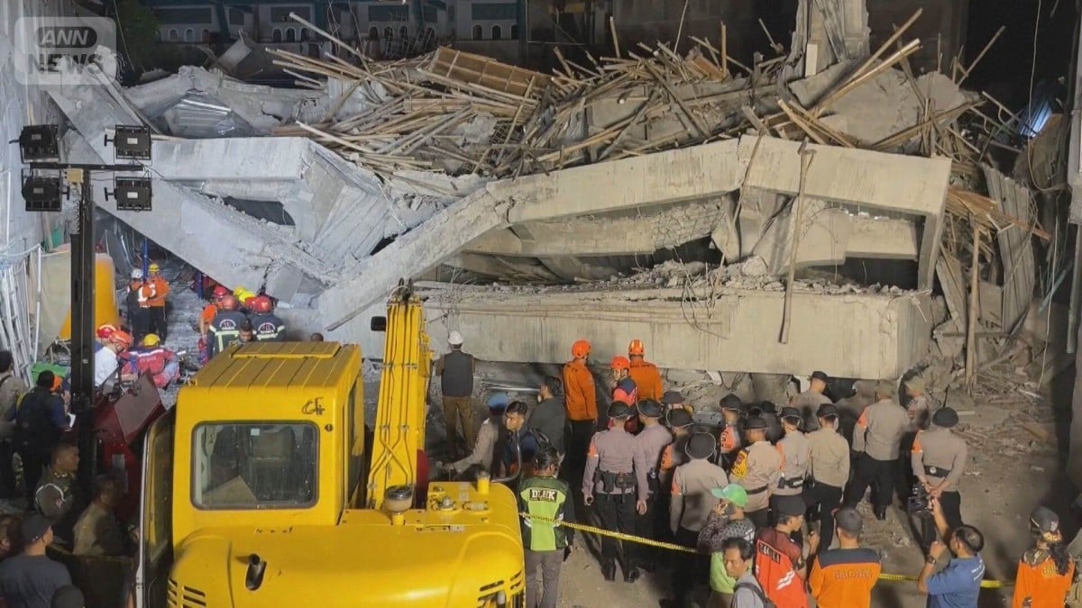 インドネシアの学校でお寺がこわれて61人がなくなる