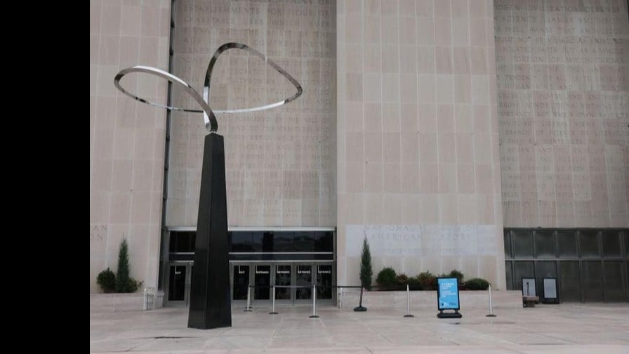 アメリカの博物館と動物園がしまります