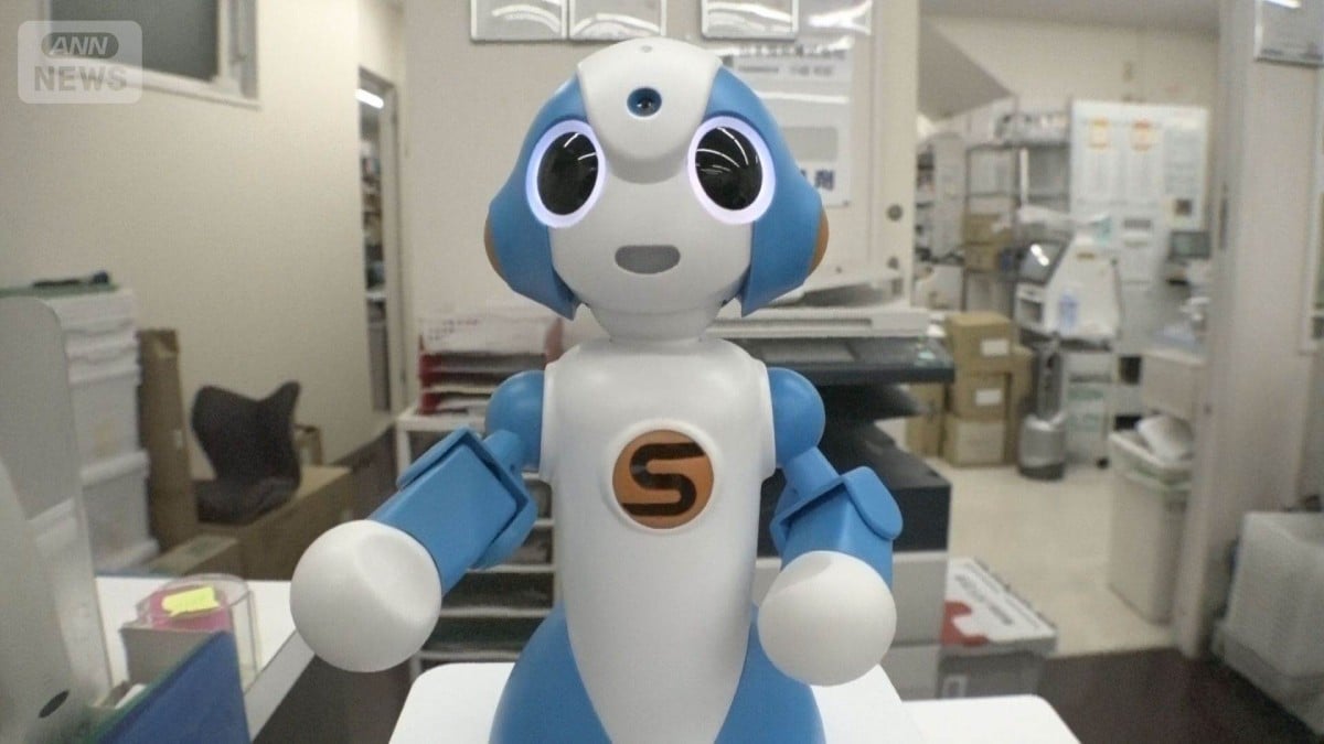 薬局でAIロボットが受付を手伝います