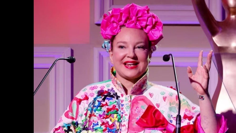 歌手シーアさんの元夫、毎月たくさんのお金をほしいと言う