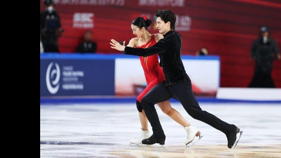 中国のスケート選手、ミサイルのおもちゃを持つ　大会で調べられる