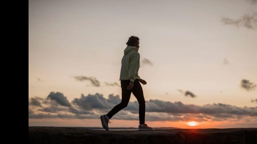 長時間の歩行が心血管疾患予防および寿命延長に及ぼす影響――最新研究が示す運動習慣の重要性