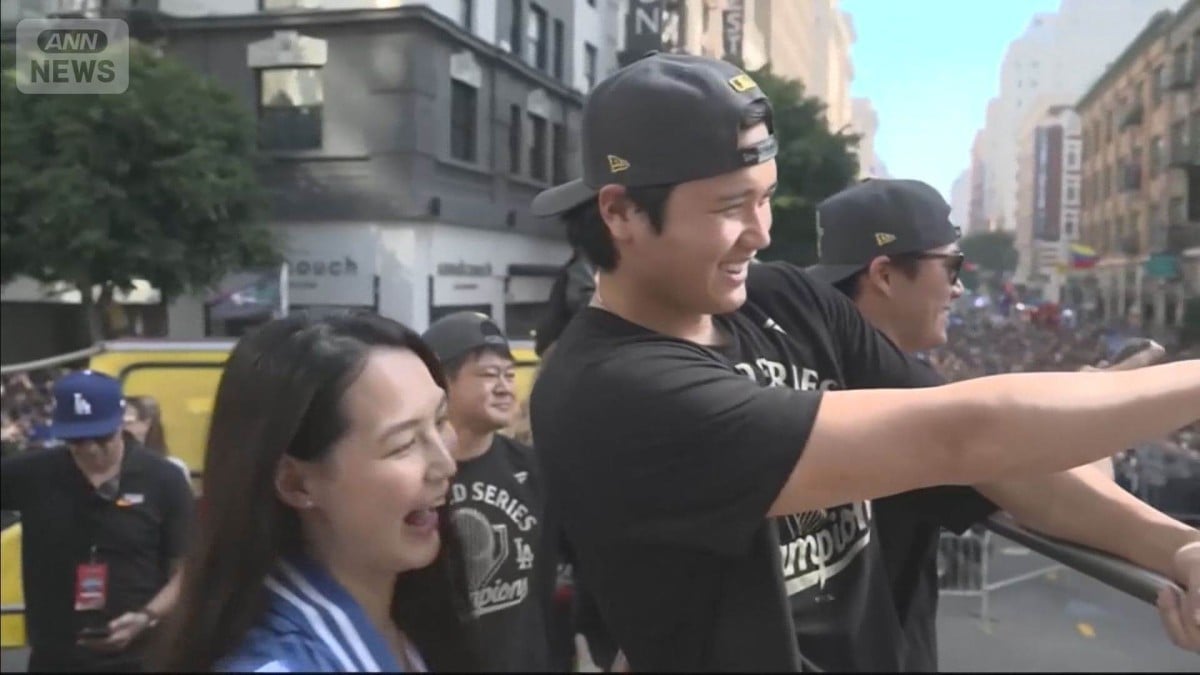 ドジャースが勝ちました。日本人選手もパレードに出ました。
