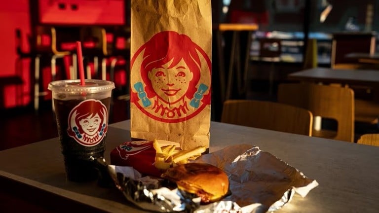 アメリカのウェンディーズ、たくさんの店をしめます