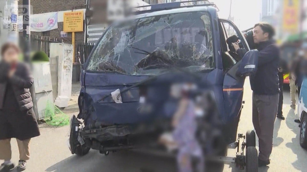 韓国の市場でトラックが事故　2人が亡くなり18人けが