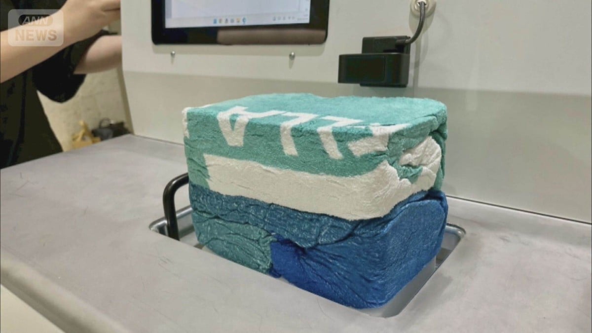 成田空港にふくを小さくするきかい