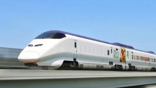 初の「座席なし」新幹線が登場