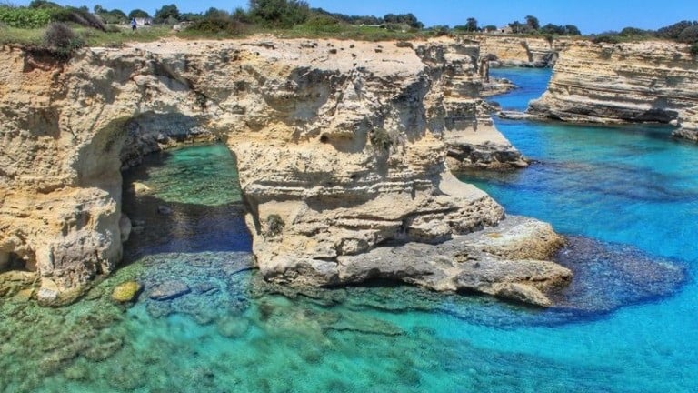 イタリアの有名な恋人のアーチ、バレンタインデーに壊れる