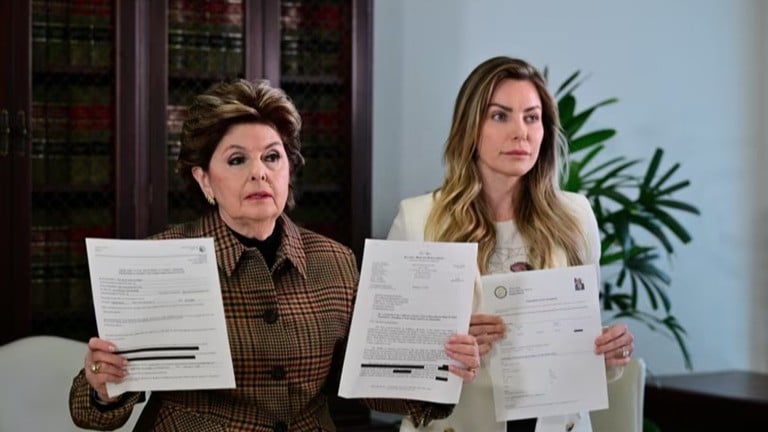 ヒュー・ヘフナーさんの妻、財団に写真の調査を求める