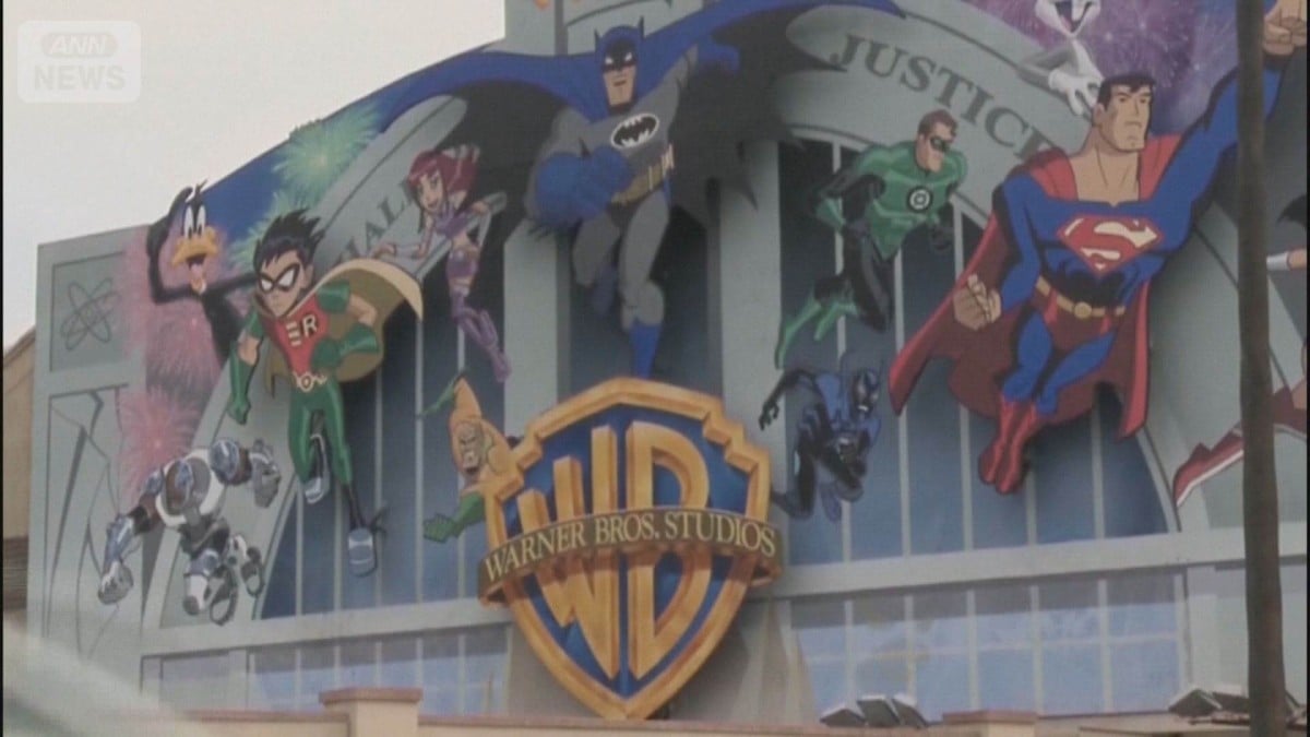 ワーナーにパラマウントが新しい買う話をする