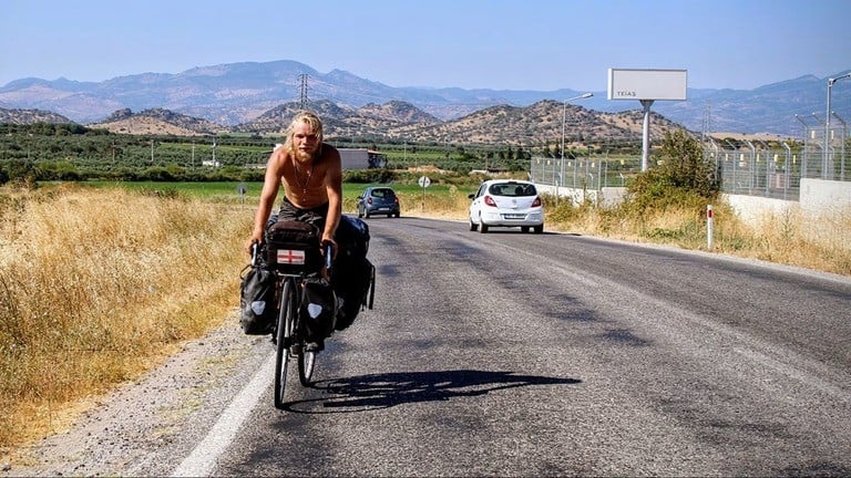 父の自転車の旅を40年後に再現した息子
